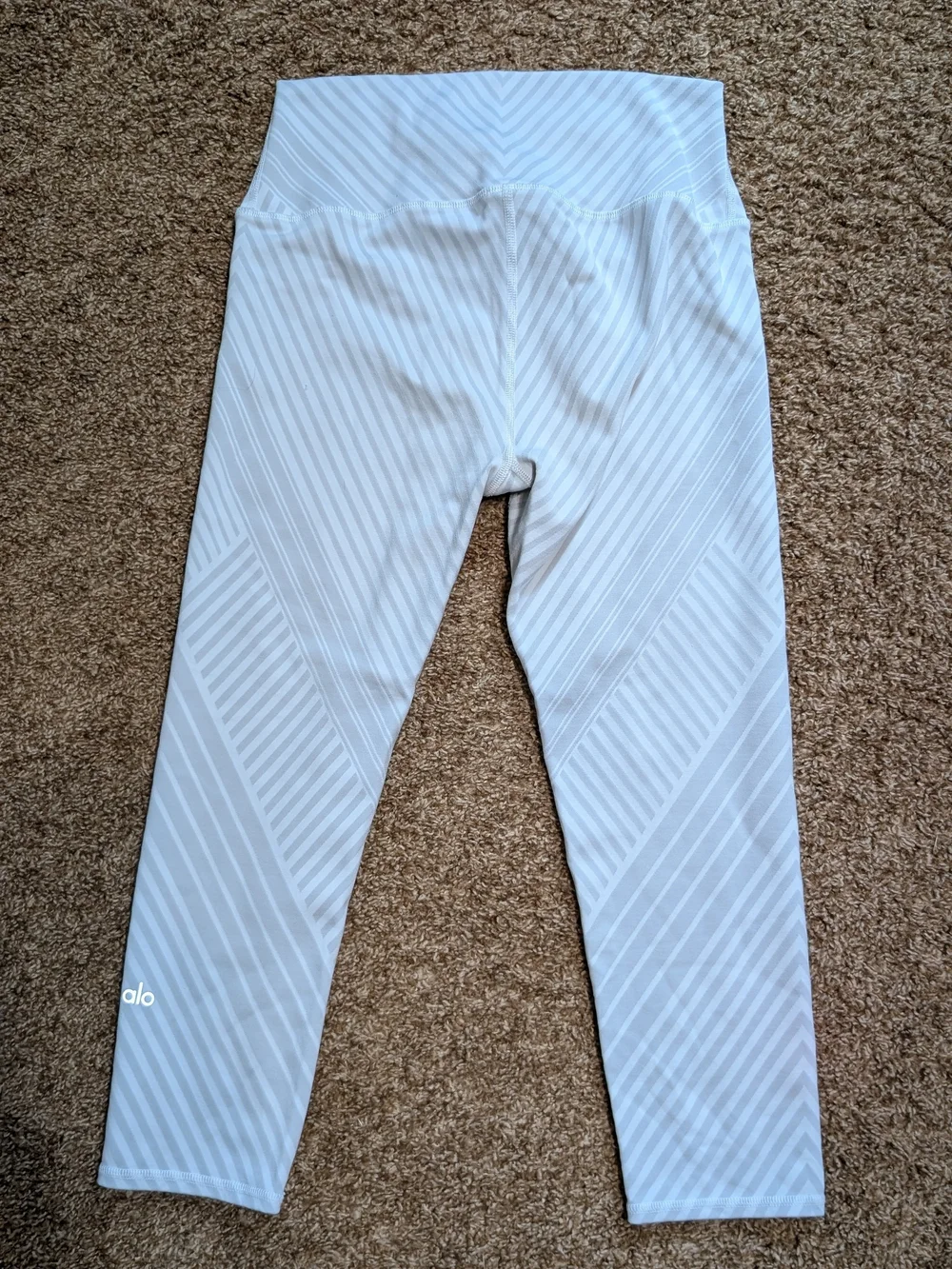 ALO Yoga | Santa Fe Airbrush Crop Leggings | Size Large | White & Gray